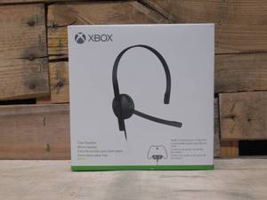 Microsoft - Chat Headset for Xbox One, Xbox Series X, and Xbox Series S - Black