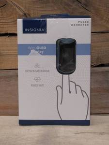 Insignia - Pulse Oximeter with Digital Display - White