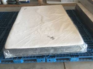 lot 6 image: Brand New Casper Select Memory Foam Queen Mattress