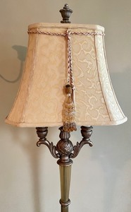 lot 20 image: Luxurious Floor Lamp