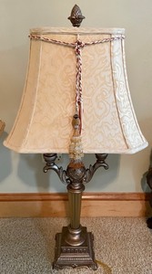 lot 26 image: Pretty Pair of Elegant Table Lamps