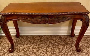 lot 30 image: Beautiful Console Table