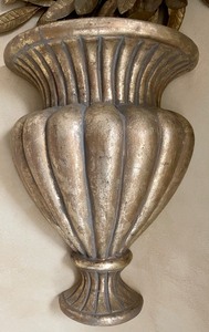 lot 55 image: Golden Wreath and 2 Shelves