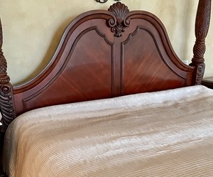 lot 50 image: Fabulous 4 Post King Bed (mattress and bedding not included)