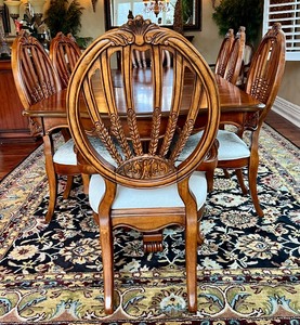 lot 1 image: Gorgeous Dining Room Table & Eight Chairs