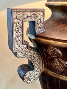 lot 6 image: Pair of Elegant Table Lamps