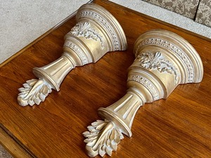 lot 18 image: Pair of Gilded Decorative Wall Shelves