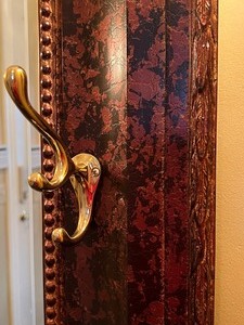 lot 63 image: Lovely Decorative Hall Mirror with CoatHat Hooks