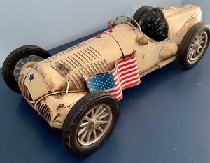 lot 86 image: Metal Race Car Figurine Decor