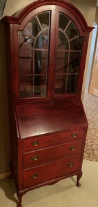 lot 190 image: Vintage Petite Secretary Hutch