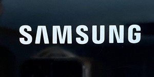 lot 183 image: Samsung 50 Inch TV with Remote