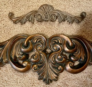 lot 194 image: Ornate Wall Decor