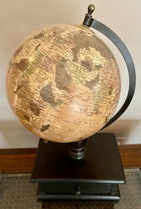 lot 191 image: Gorgeous Globe Decor