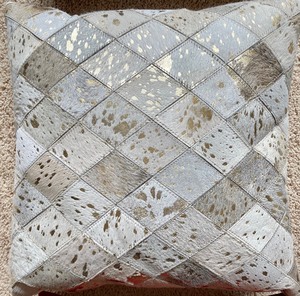 lot 114 image: Grouping of Beautiful Accent Pillows