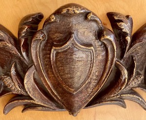 lot 113 image: Wonderful Wooden Decor