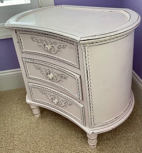 lot 100 image: Adorable Three Drawer Shabby Chic Style Accent Table
