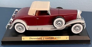 lot 92 image: Duesenberg Model Car Grouping
