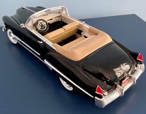 lot 91 image: 118 Scale Die Cast Ford Model Car