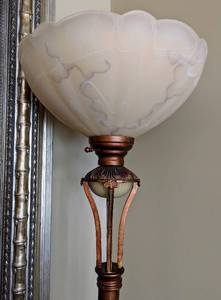 lot 126 image: Elegant Bronze Floor Lamp