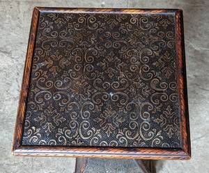 lot 133 image: Decorative Side TableStand