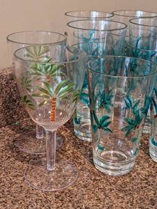 lot 143 image: Palm Tree Themed Outdoor Glassware