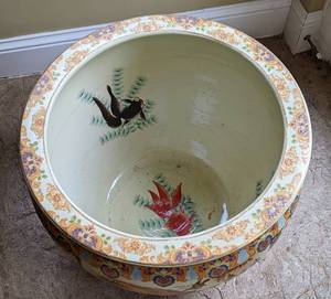 lot 155 image: Beautiful Large Chinese Planter