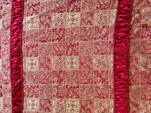 lot 221 image: Coordinating Accent Pillow and Throw
