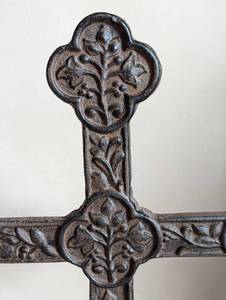 lot 168 image: Cast Iron Cross