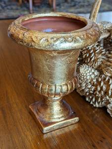 lot 261 image: Gold Home Decor Items