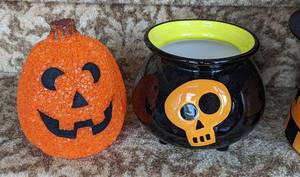 lot 266 image: Fun Halloween Home Decor