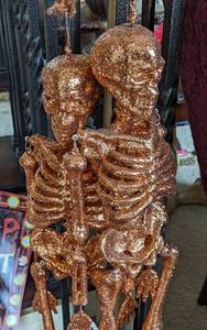 lot 267 image: More Halloween Decor