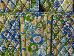 lot 271 image: Vera Bradley Messenger Bag