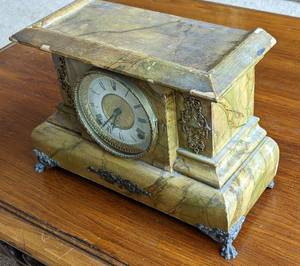 lot 274 image: Vintage Gilbert Mantle Clock