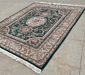 lot 301 image: Beautifully Designed Area Rug