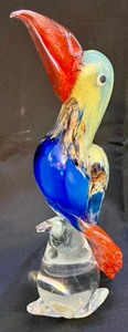 lot 304 image: Gorgeous Glass Bird Decor