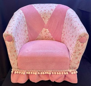 lot 309 image: Darling Matching Child and Doll Chairs