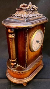 lot 307 image: Delightful Decorative Clock