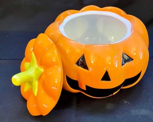 lot 308 image: Ceramic Jack-O-Lantern Cookie Jar