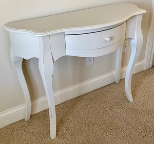 lot 366 image: Wonderful White Accent or Vanity Table
