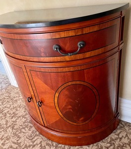 lot 369 image: Beautiful Crescent Shaped Rounded Accent Table