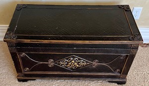 lot 372 image: Charming Chest