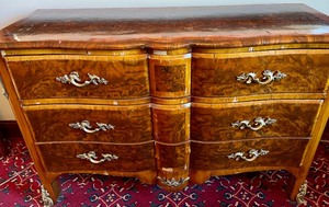 lot 365 image: Beautiful Vintage Dresser Imported From France