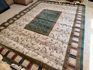 lot 352 image: Beautiful Area Rug- Made in Belgium