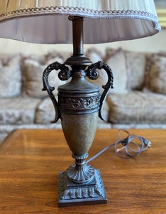 lot 333 image: Charming Table Lamp