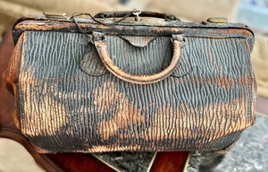 lot 337 image: Antique Medical Bag