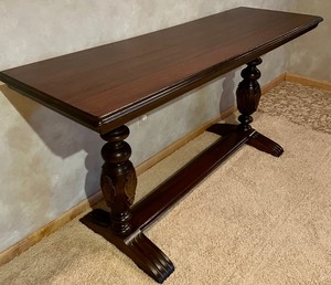 lot 377 image: Amazing Accent Table