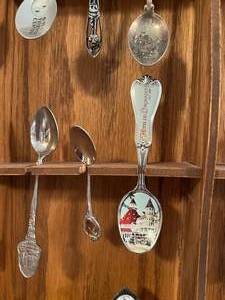 lot 3 image: Miniature Spoon Rack with 36 Spoons