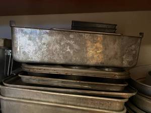 lot 16 image: Lot of Bakeware