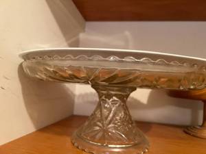 lot 18 image: Serving Dishes