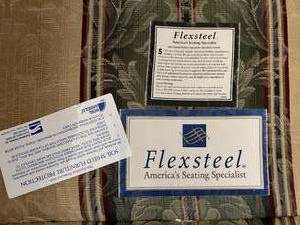 lot 24 image: Flexsteel Living Room Couch